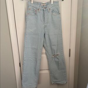 Levi’s rib cage Light Blue Distressed Jeans